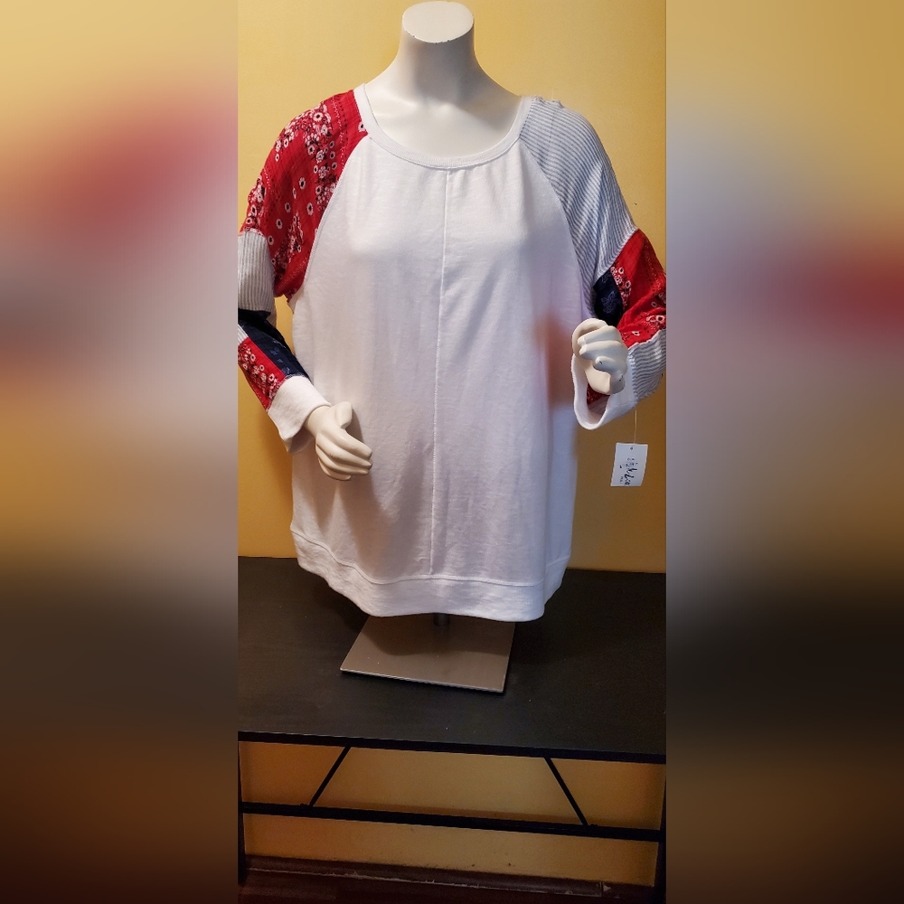 Blouses - Picture 3 of 3